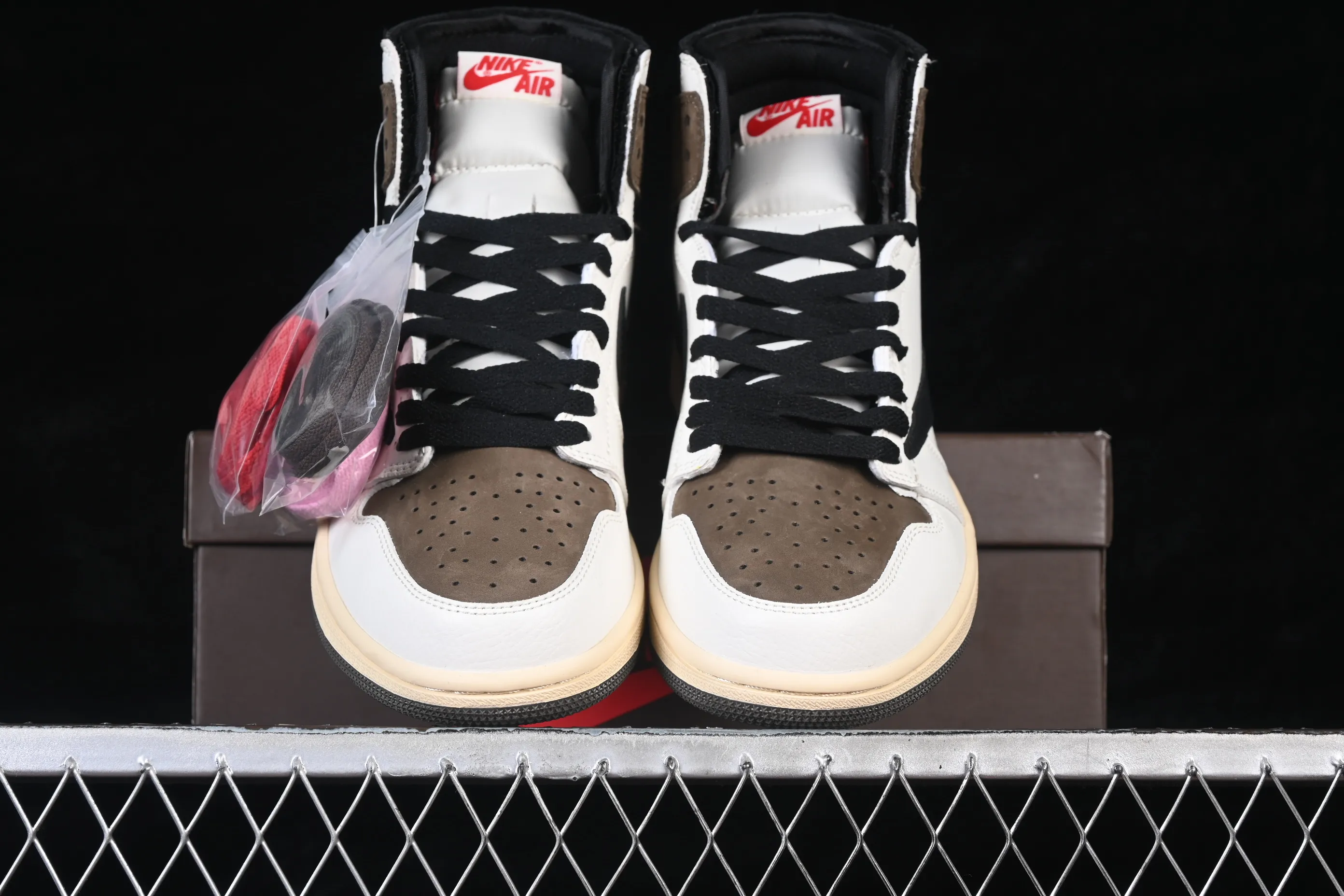 All categories Air Jordan Jordan series basketball shoes Air Jordan 1 High Travis Scott x Air Jordan 1 High OG AJ1 anti-hook high-top basketball shoes CD4487-001